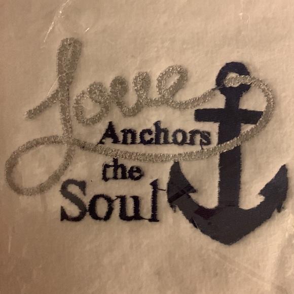 SERAFINA HOME Luxury 2 Hand Towels Nautical Embroidered “Love Anchors the Soul” - Picture 4 of 9